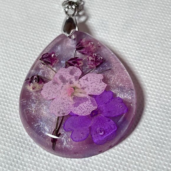 Colorful Pressed Flower Lavender Teardrop Pendant Necklace Resin 18" Chain - Picture 3 of 8